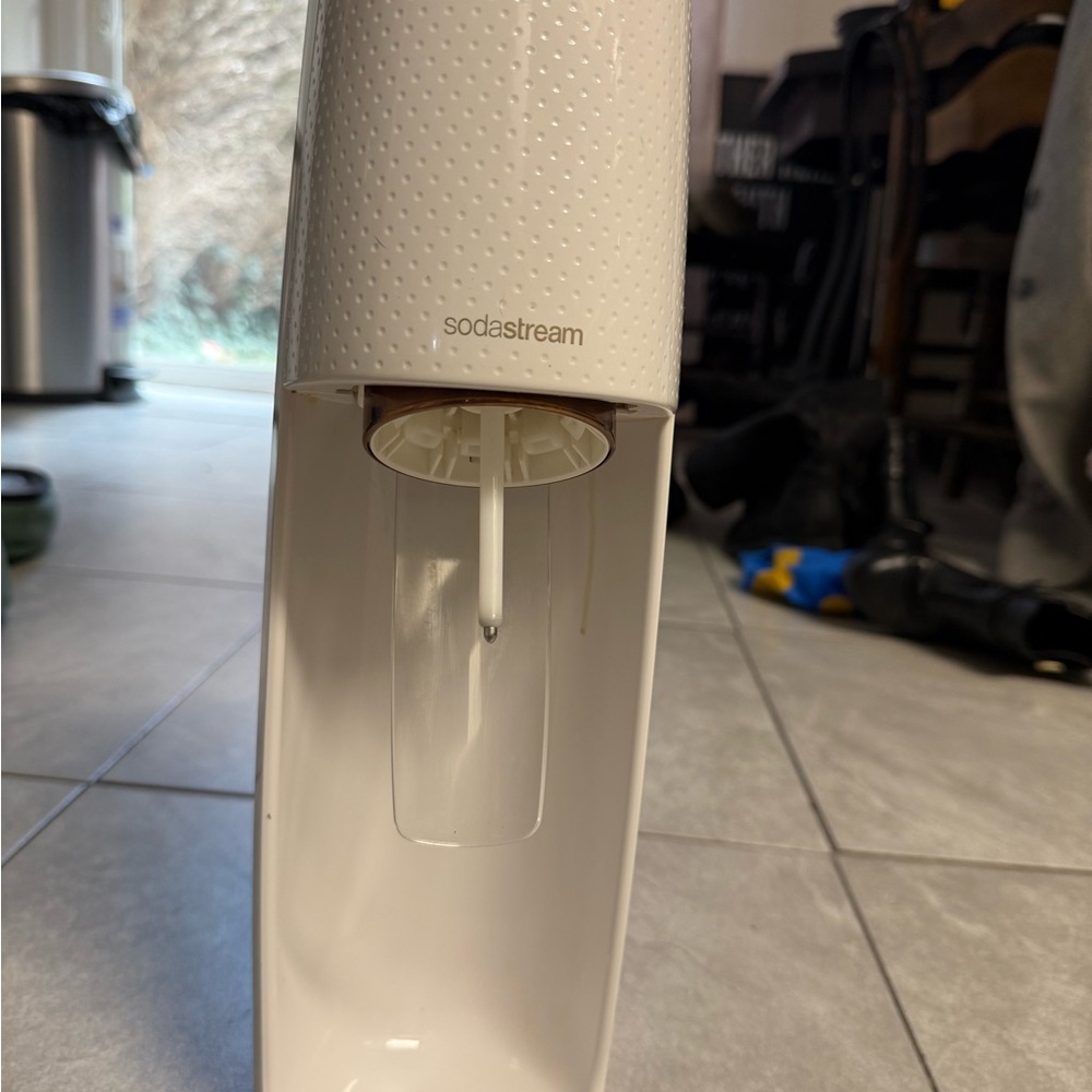 SodaStream White Sparkling Water Maker